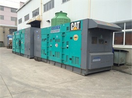 安徽蕪湖發(fā)電機(jī)出租租賃工廠租用2臺1000KW靜音柴油發(fā)電機(jī)組發(fā)電工作