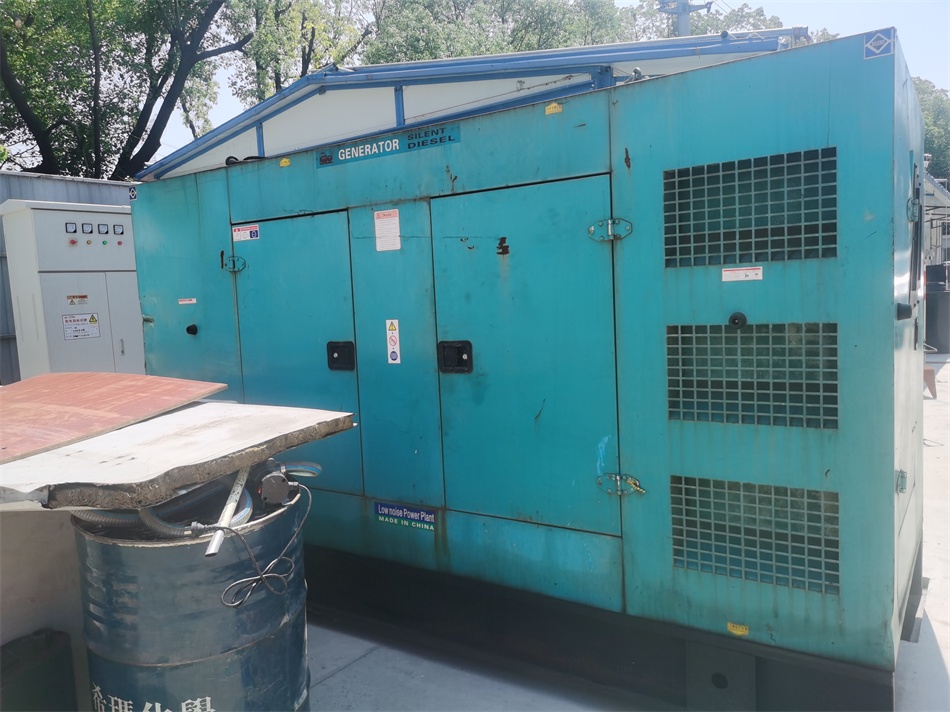 無錫發(fā)電機租賃實拍：江蘇眾鑫康明斯機組進駐工地，供電穩(wěn)！